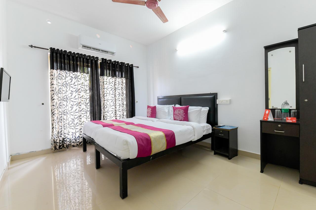Oyo 11891 Amare Beach Resorts Alappuzha Bagian luar foto